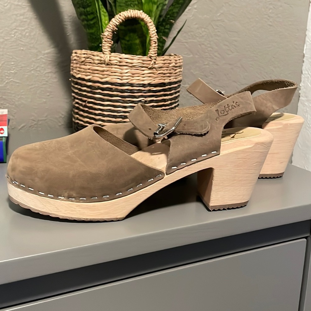 Lotta’s clogs